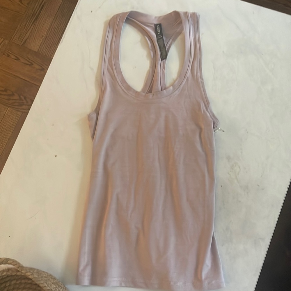 Vuori Liz Performance razorback tank dusk pink